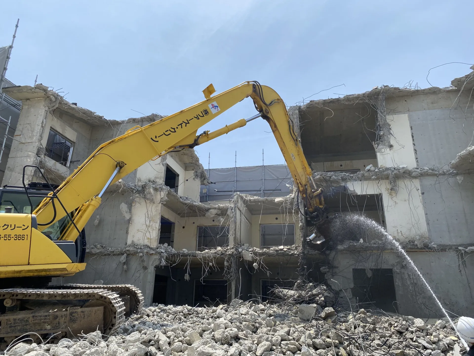 鉄筋コンクリート造3階建て建物解体工事